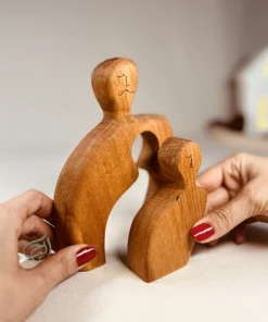 مجسمه چوبی پدر مهربان